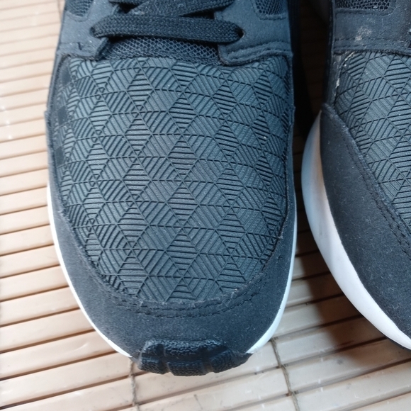 Puma Arial womens Size 7.5 Black/White Casual Running Shoes 4600001033. 314pm - Picture 8 of 10